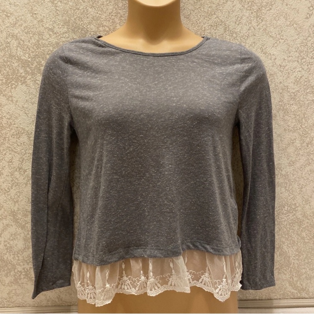 Divided Heather Gray Blouse with Lace Hem